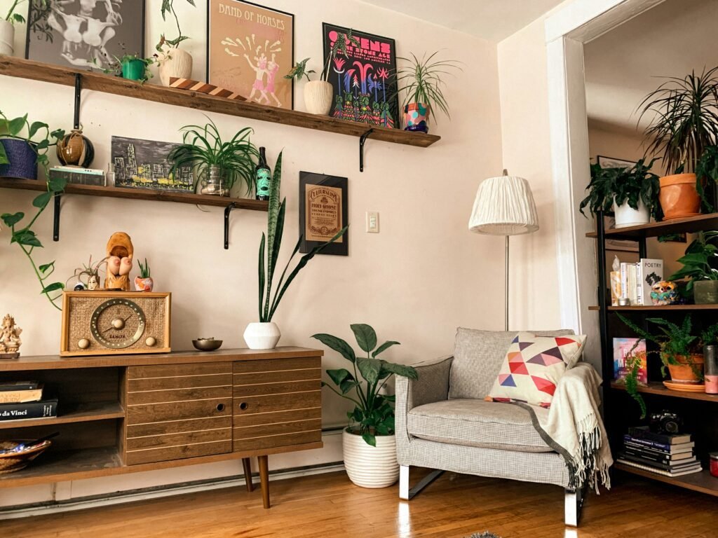 Gallery-style wall styling bringing warmth to a boho farmhouse room