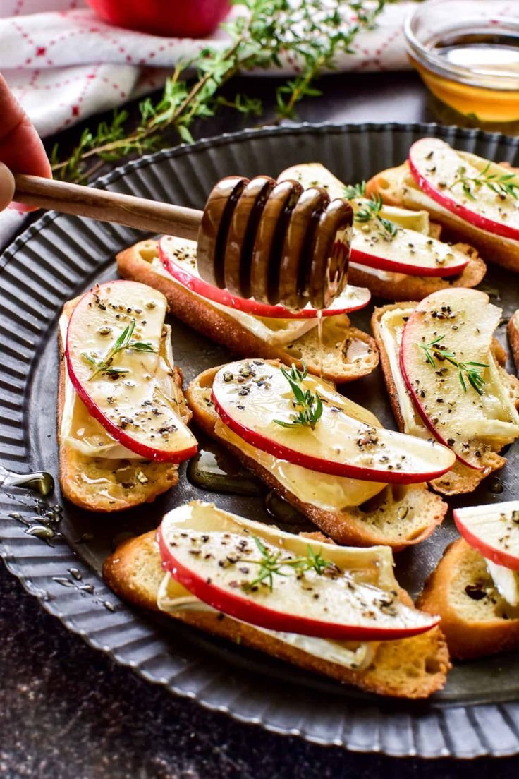 Brie and apple crostini with honey drizzle