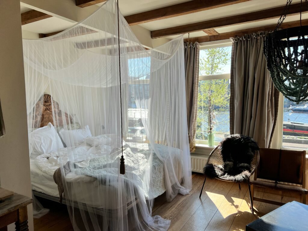 Driftwood accents bringing coastal character to a bedroom