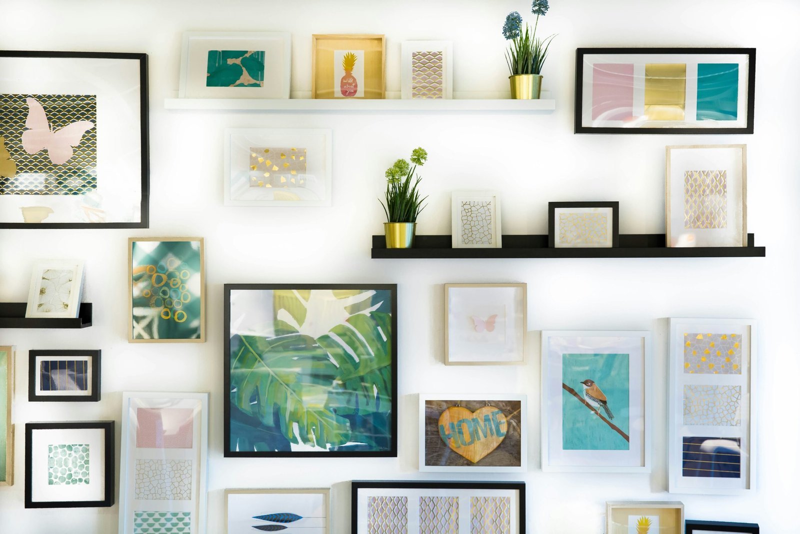 Stunning gallery wall showcasing a timeless home decor trend