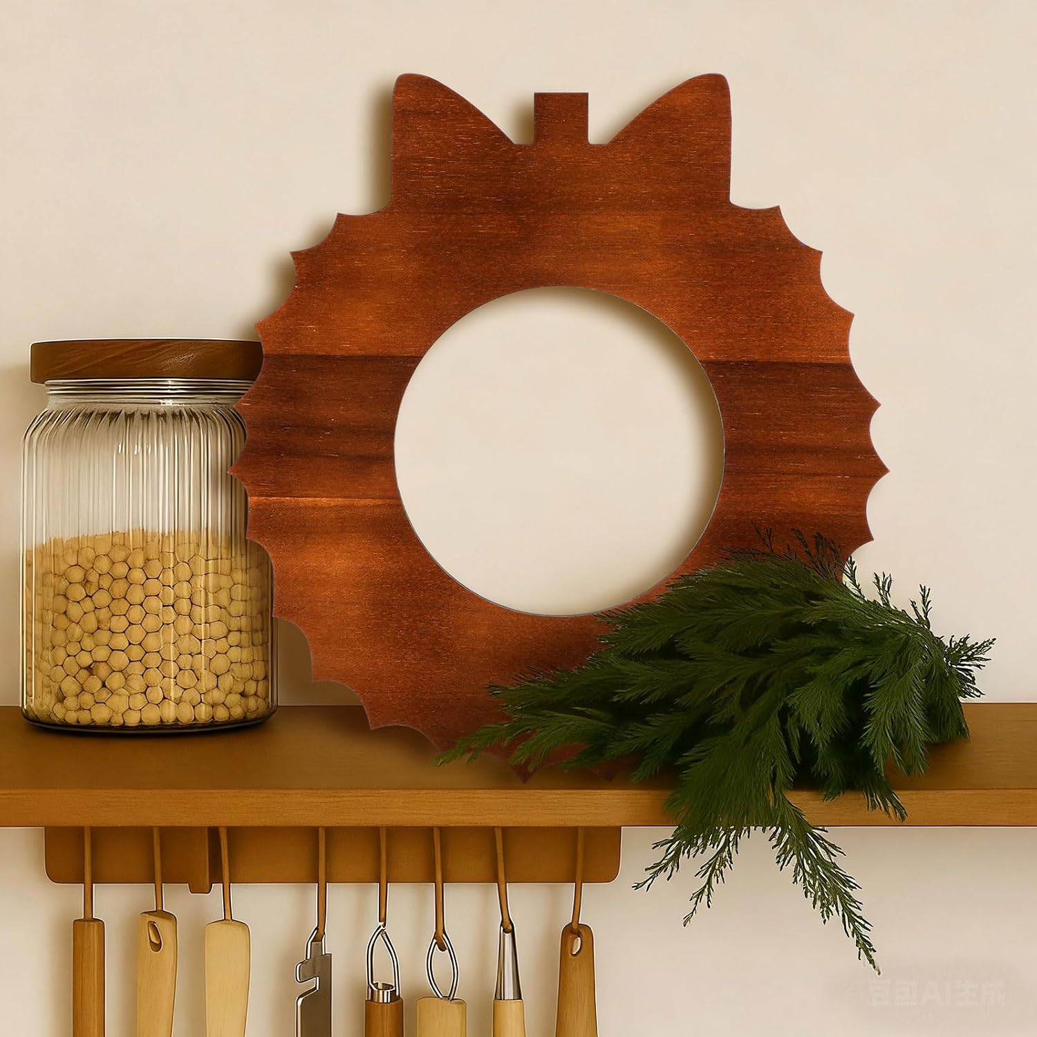 Novabright Christmas Wreath Shaped Wood Cutting Board, Brown Serving Tray