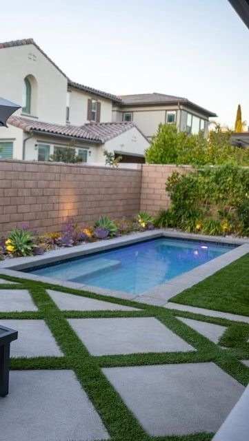 Compact spool pool combining spa and pool functions